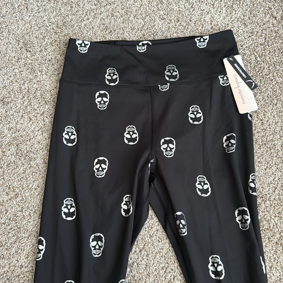 NANETTE LEPORE PLAY- Compression Skull-Print 7/8 Leggings, NWT - Picture 6 of 7